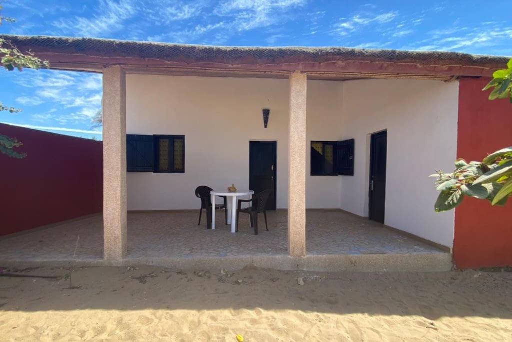 Petite Maison En Bord De Mer Palmarin Nguedj Eksteriør billede